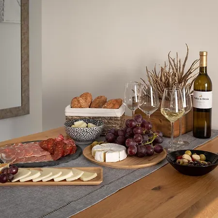 Sunny Beachside With Pool Denia