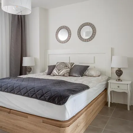 Sunny In With Outdoor Swimming Pool And Garage Parking Place Included, 300m From The Sandy Apartamento Dénia