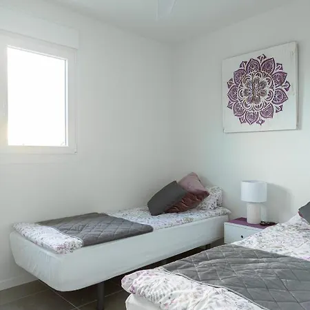 Sunny Beachside With Pool *