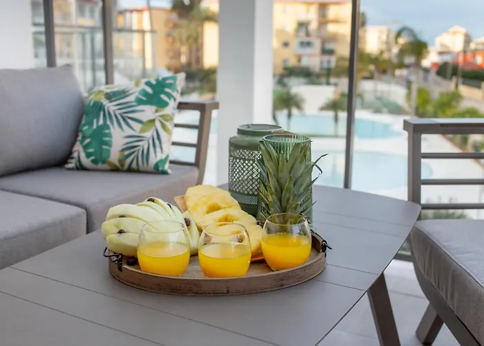 Sunny Beachside With Pool