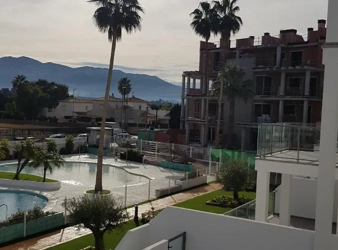 Apartment Sunny Beachside With Pool *