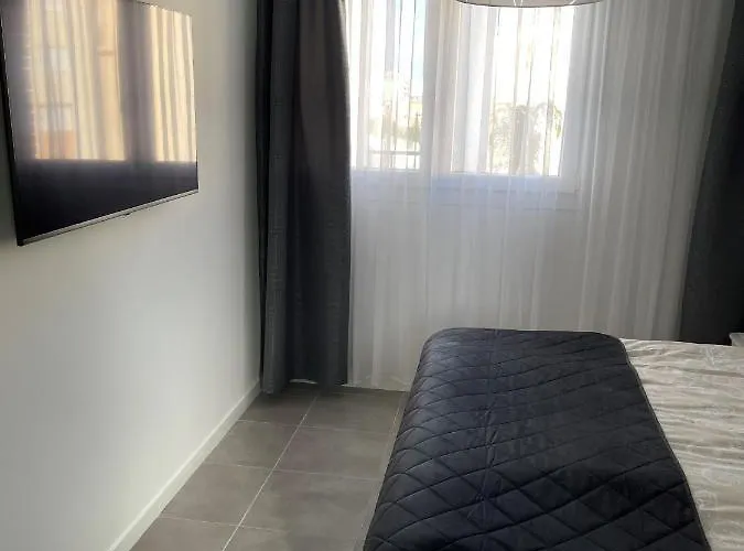 Apartment Sunny Beachside With Pool *