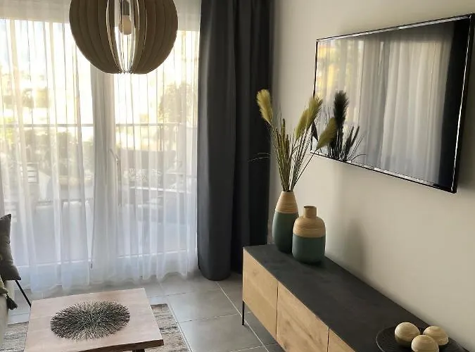 Lägenhet Sunny In With Outdoor Swimming Pool And Garage Parking Place Included, 300m From The Sandy *