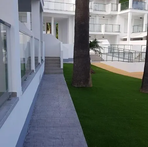 Sunny Beachside With Pool